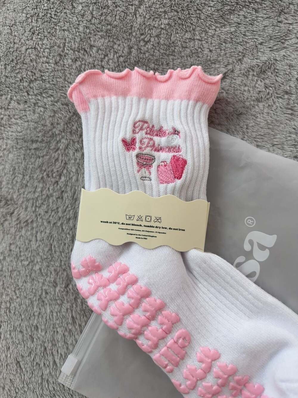 Elliosa Ruffle Grip Socks for Pilates - Picture 4 of 4